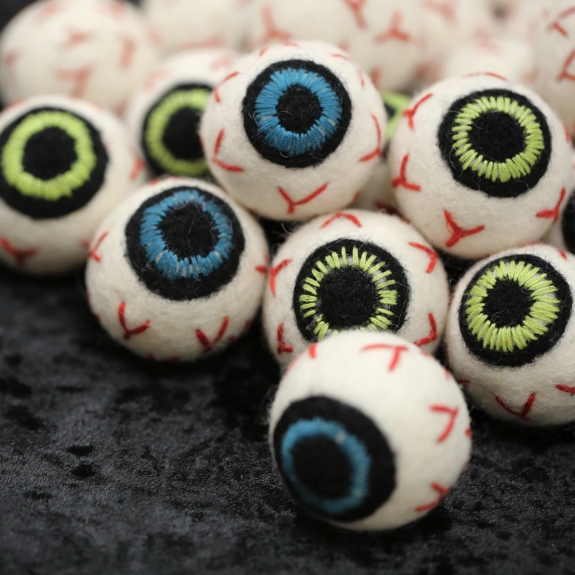 Spook-tacular Felt Eyeballs for Halloween Fun! 🎃👀 #HalloweenDecor #CraftyVibes