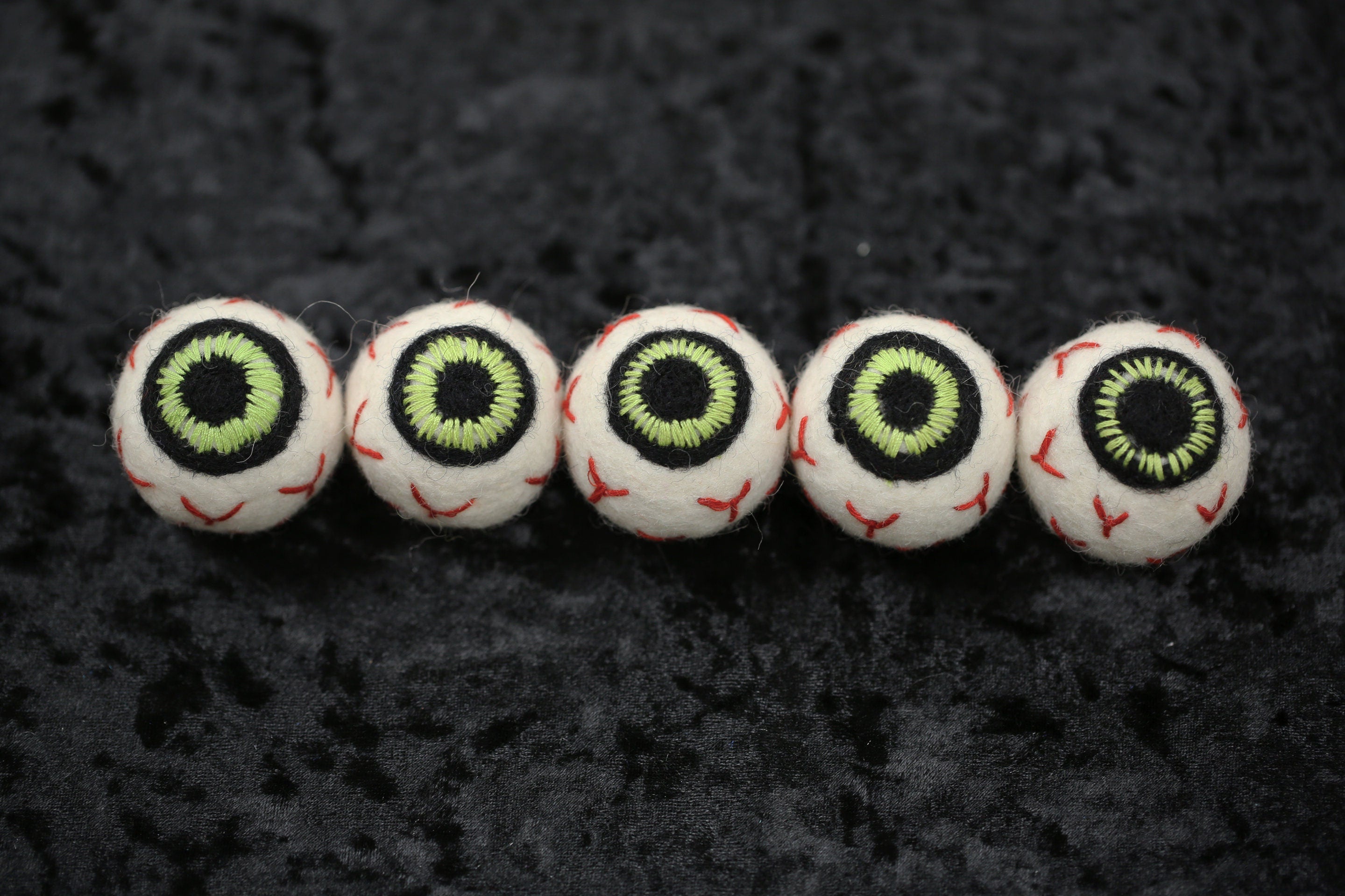 Spook-tacular Felt Eyeballs for Halloween Fun! 🎃👀 #HalloweenDecor #CraftyVibes
