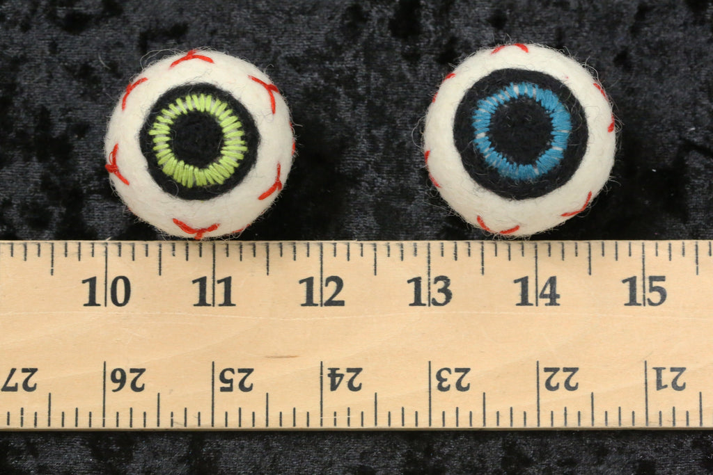 Spook-tacular Felt Eyeballs for Halloween Fun! 🎃👀 #HalloweenDecor #CraftyVibes